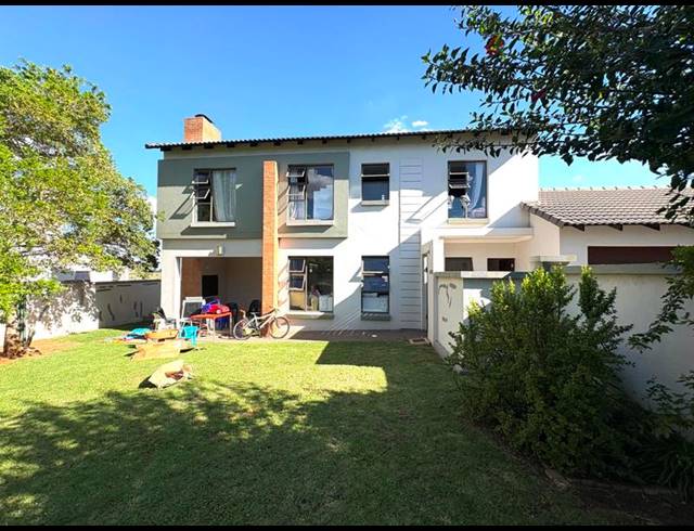 3 BEDROOM HOUSE FOR SALE IN MIDSTREAM HILL